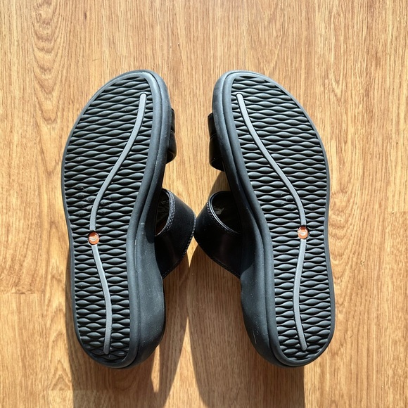⭐️ LIKE NEW ⭐️ Clark’s Unstructured Adjustable Velcro Leather Sandals - Picture 4 of 5